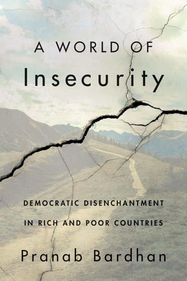 A World of Insecurity: Democratic Disenchantment in Rich and Poor Countries (HB)
